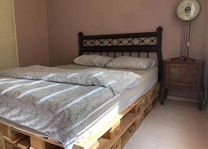 Kaleici Muhtesem Konum Genis Balkonlu Mutfakli Lejlighed