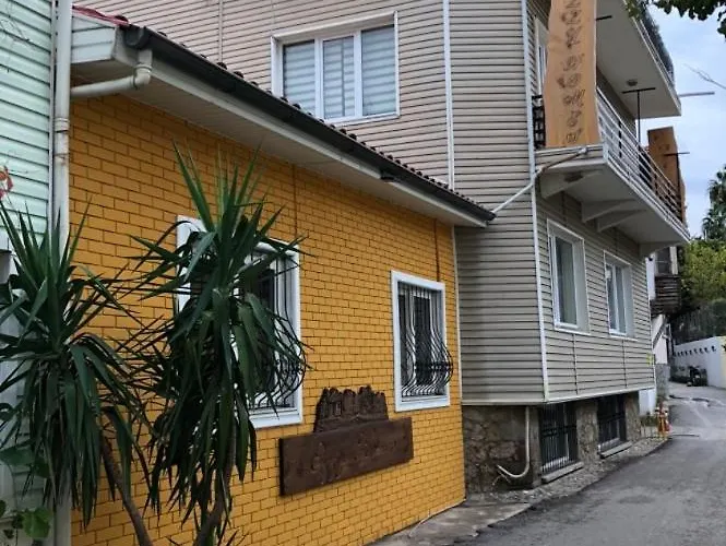 Kaleici Muhtesem Konum Genis Balkonlu Mutfakli 公寓