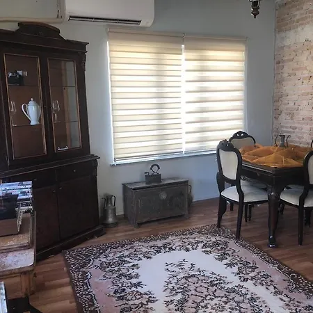 Kaleici Muhtesem Konum Genis Balkonlu Mutfakli Antalya