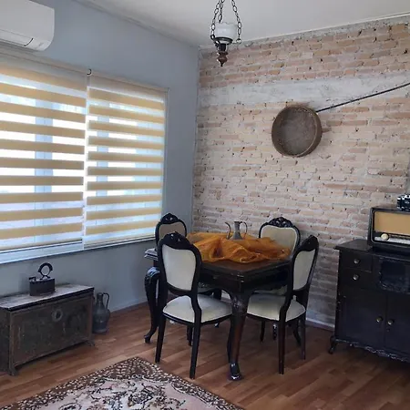 Kaleici Muhtesem Konum Genis Balkonlu Mutfakli Appartement