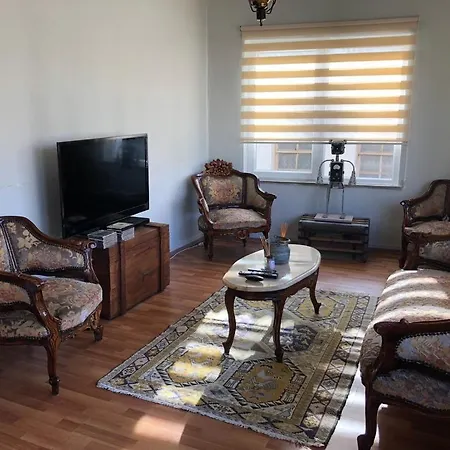 Kaleici Muhtesem Konum Genis Balkonlu Mutfakli Antalya