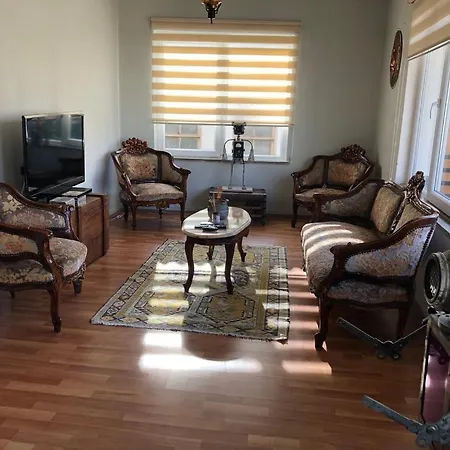 Kaleici Muhtesem Konum Genis Balkonlu Mutfakli Appartement